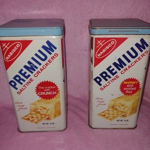 Set of 2 vintage Nabisco saltine crackers tin.